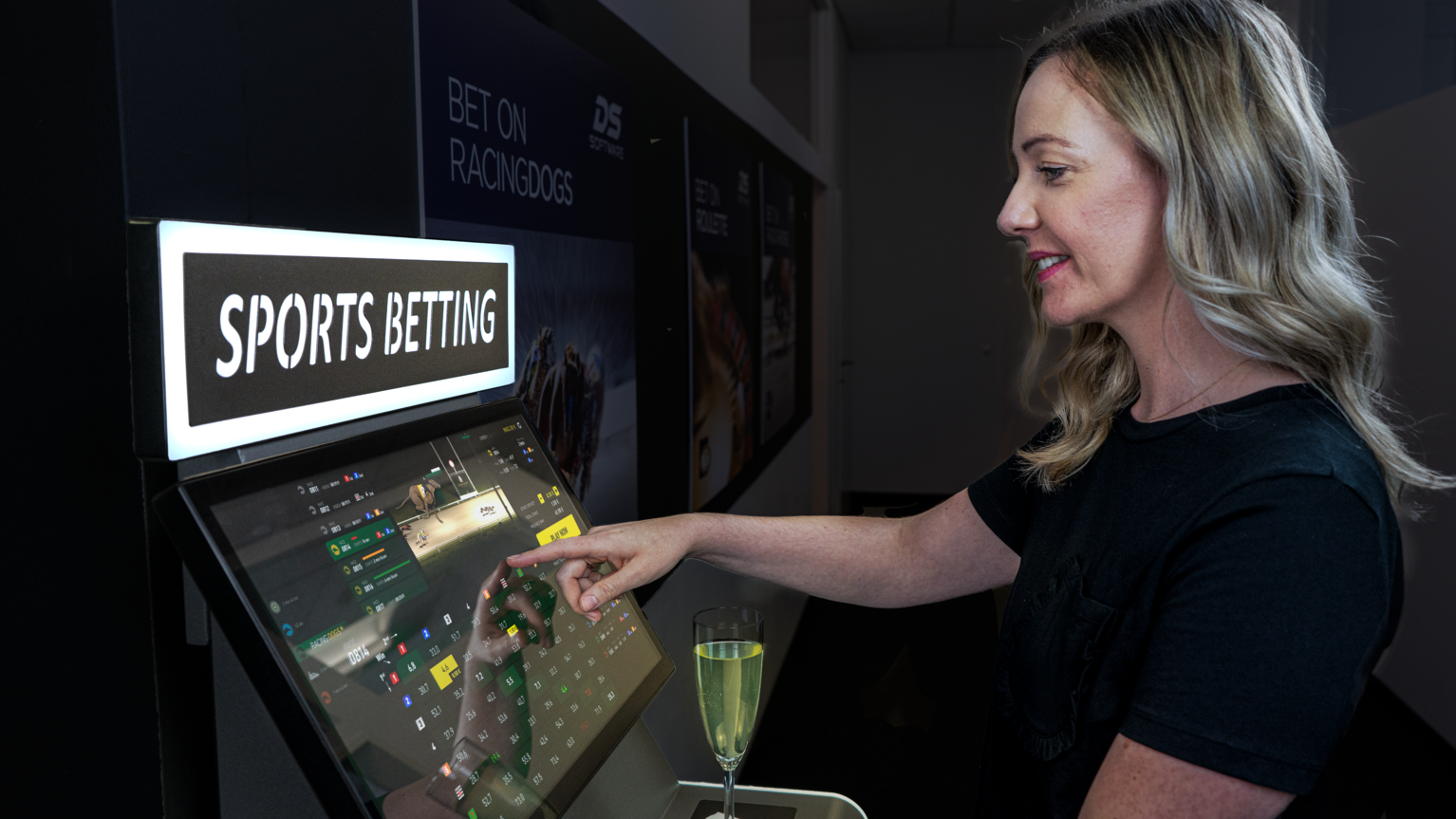 MIKKA Touchscreen Monitor ist in ein Wettterminal eingebaut und sorgt für anhaltendes Spielvergnügen | © MIKKA GmbH