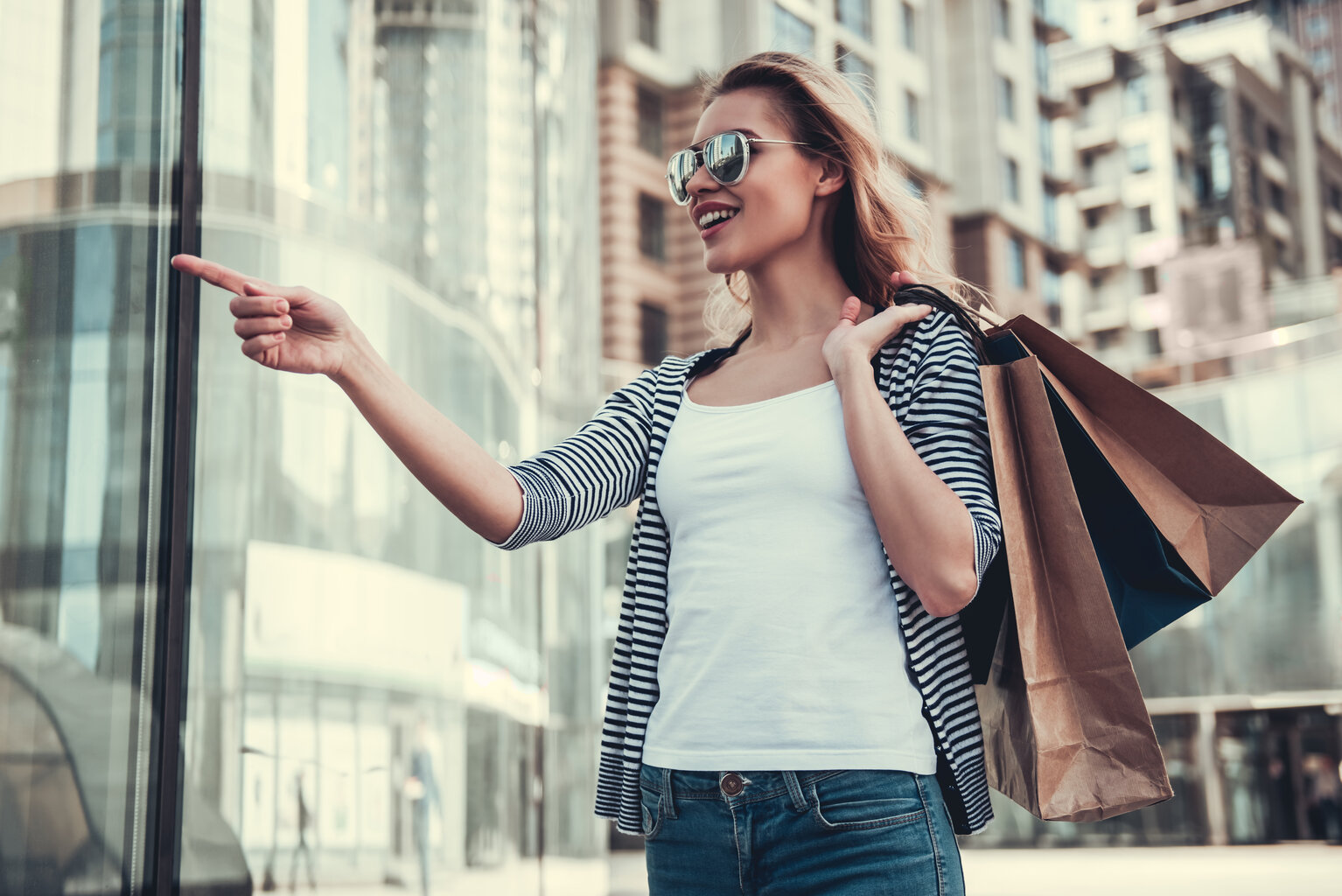 Imagebild für Einbaumonitore im Handel, z.B. Schaufenster, Stelen, Infobildschirme, etc.