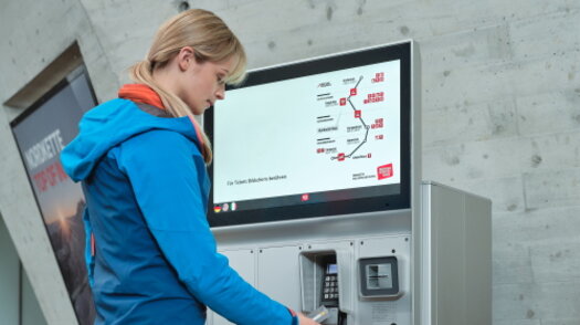 Teaser Image einer erfolgreichen Kundenstory mit der individuellen Entwicklung eines Einbaumonitors inkl. Touchscreen für einen Ticketautomaten - Axess AG, Salzburg | © Axess AG