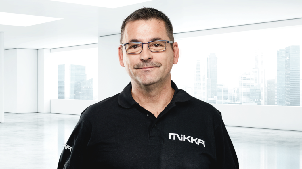 Foto von Karl, technischer Mitarbeiter in der MIKKA Produktion | © MIKKA GmbH