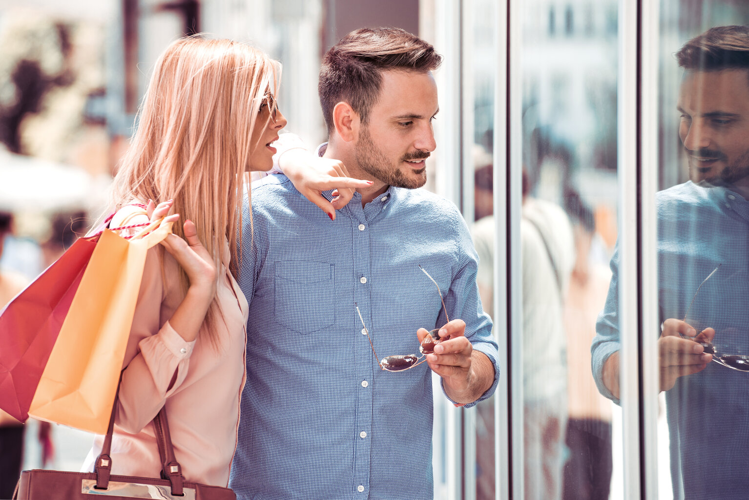 MIKKA High Bright open frame monitors are used in bright lighting conditions, for example, in storefronts in retail settings