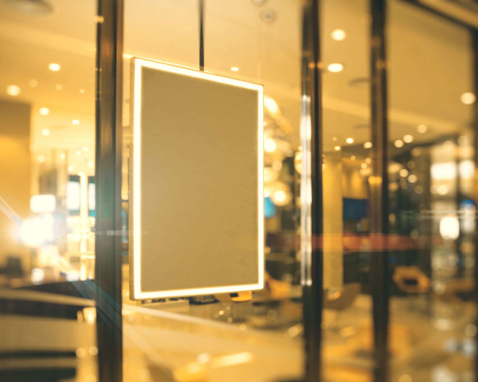 MIKKA Public Displays mit Glas bieten besonders viel Schutz für digitale Botschaften MIKKA Public Displays mit Glas bieten besonders viel Schutz für digitale Botschaften im Handel und der Gastronomie